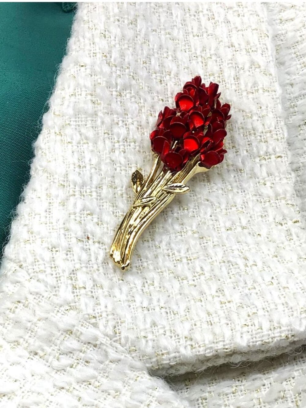 DM David Monn Brooch Bouquet of Roses Vintage 1997 Gold Tone Red Pin